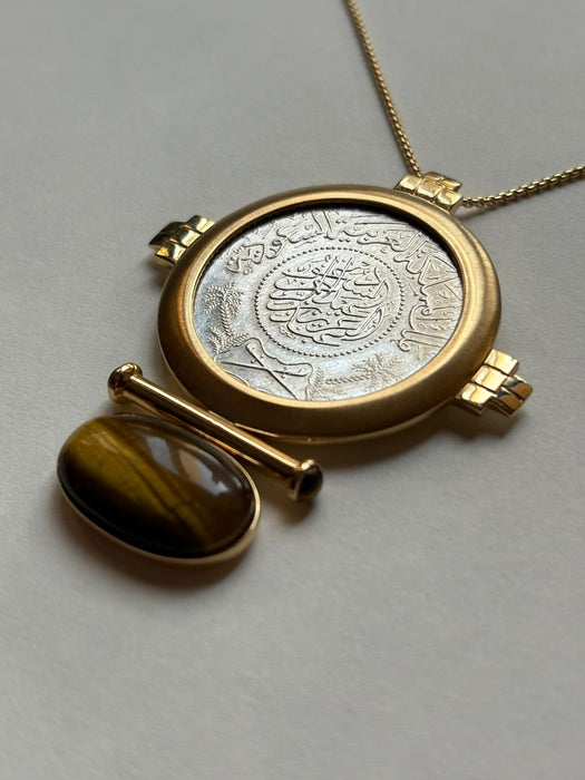 Ezzie king abdulaziz silver coin Necklace (Tiger eye)